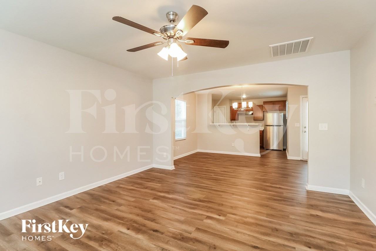 7429 Hidden Creek Dr - Photo 3 of 16