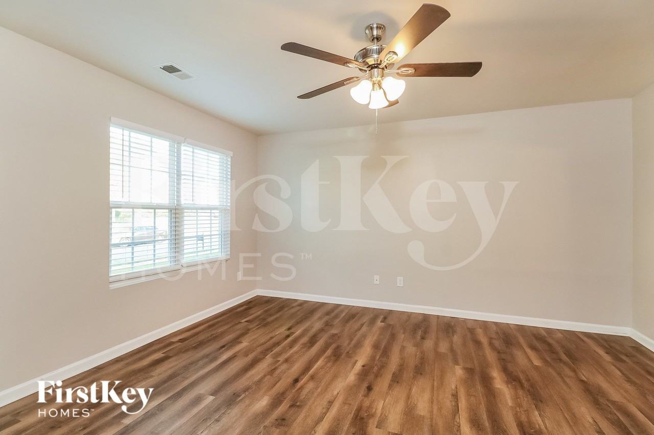7429 Hidden Creek Dr - Photo 4 of 16