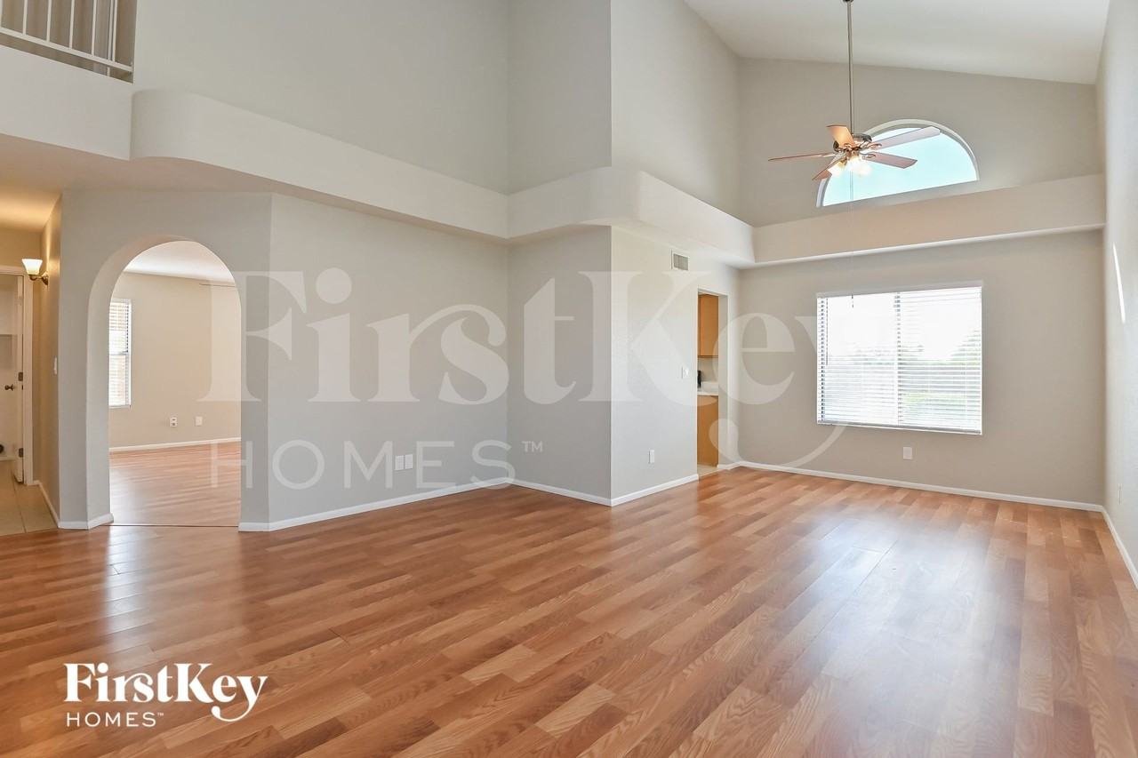 1161 N Chamberlain Pl - Photo 2 of 15