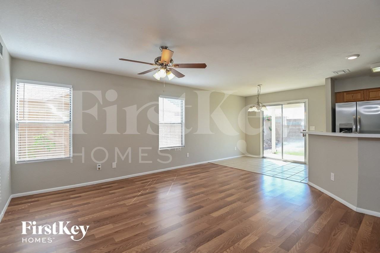 1161 N Chamberlain Pl - Photo 4 of 15