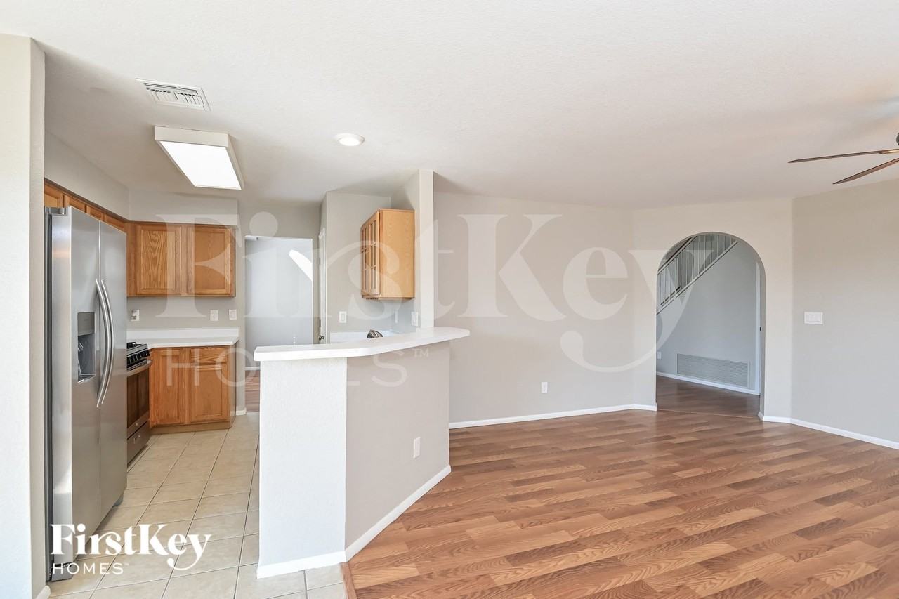 1161 N Chamberlain Pl - Photo 5 of 15