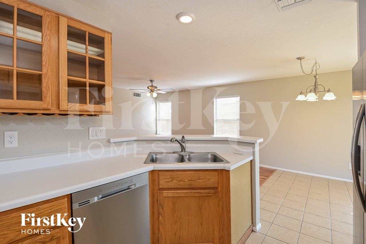 1161 N Chamberlain Pl - Photo 6 of 15