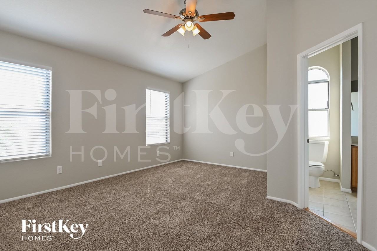 1161 N Chamberlain Pl - Photo 7 of 15