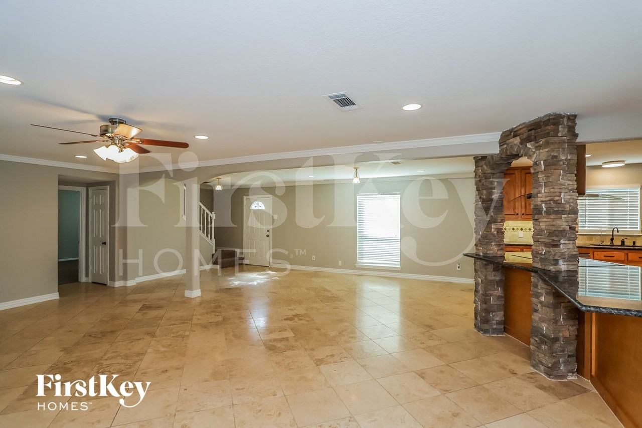 7902 Beaufort Dr - Photo 2 of 15