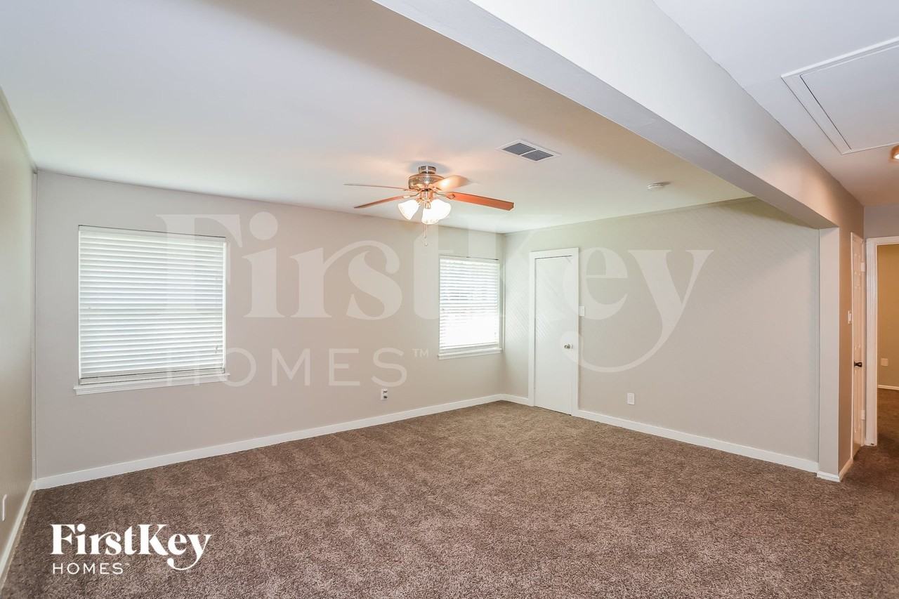 7902 Beaufort Dr - Photo 6 of 15