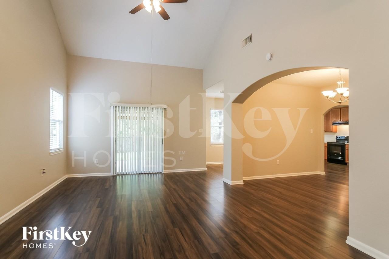 1013 Arbor Way - Photo 3 of 15