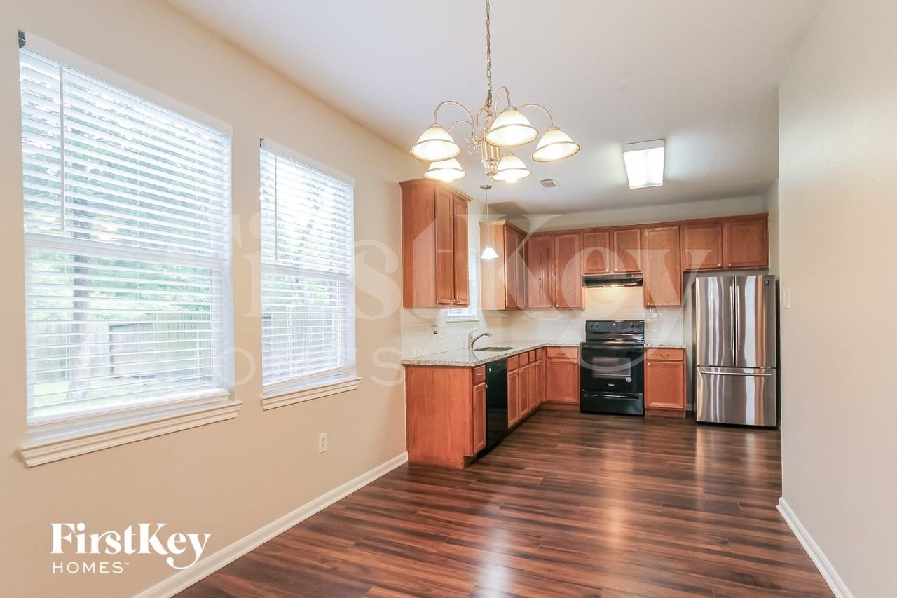 1013 Arbor Way - Photo 5 of 15