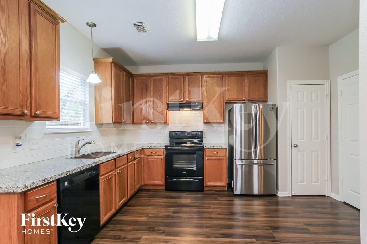 1013 Arbor Way - Photo 6 of 15