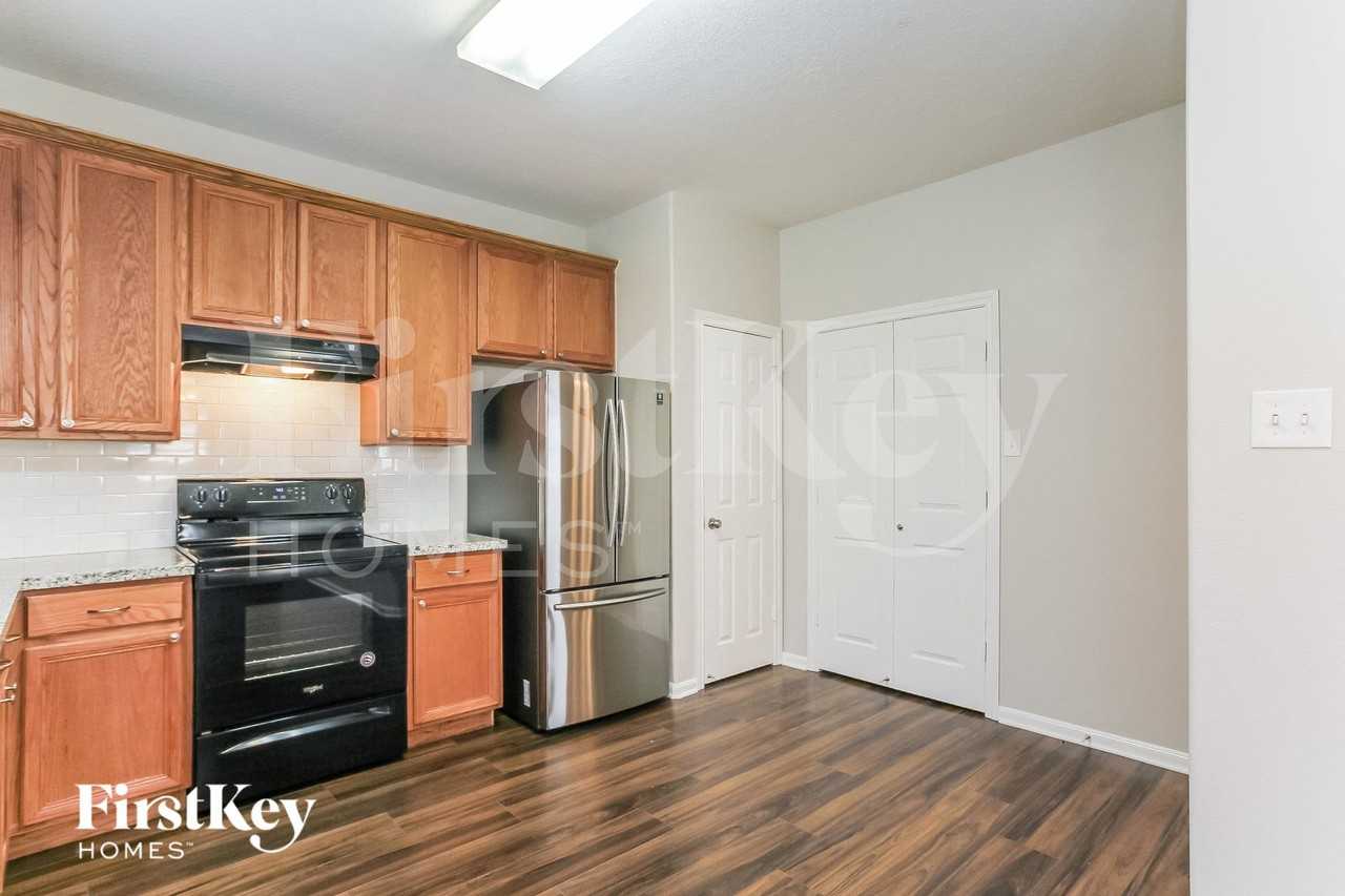 1013 Arbor Way - Photo 7 of 15