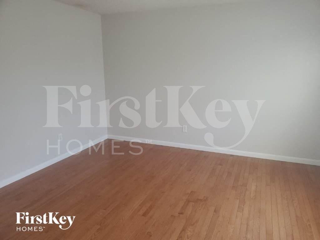 356 Brandon Dr - Photo 2 of 32