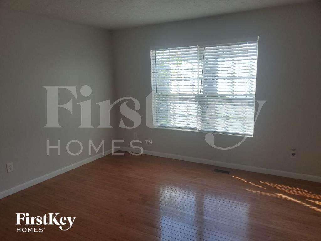 356 Brandon Dr - Photo 3 of 32