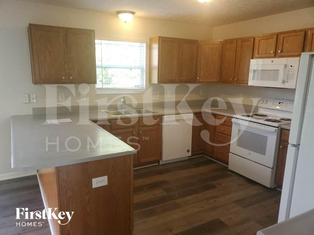 356 Brandon Dr - Photo 5 of 32