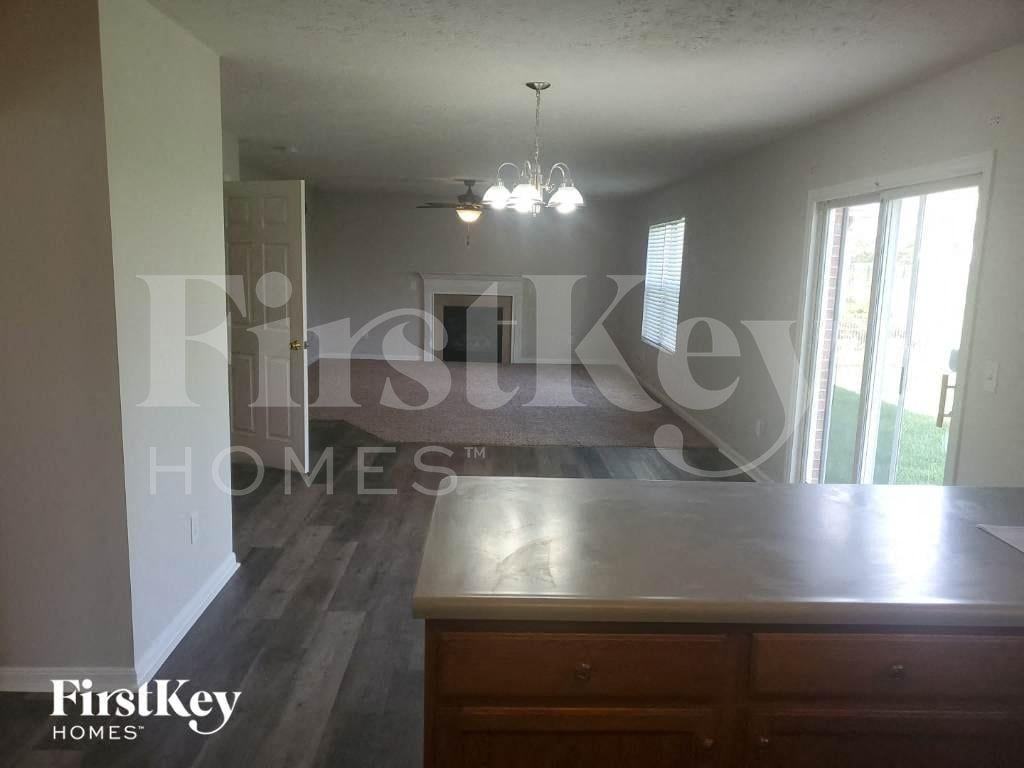 356 Brandon Dr - Photo 7 of 32