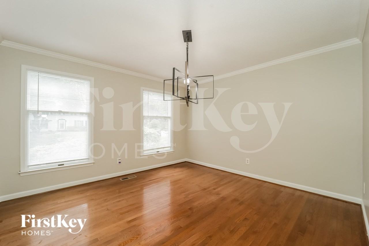 1303 Wakefield Pl - Photo 4 of 15