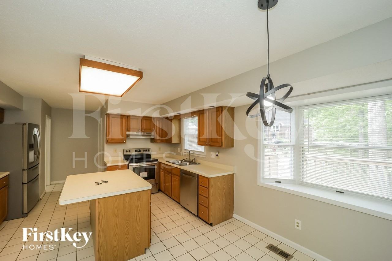 1303 Wakefield Pl - Photo 5 of 15