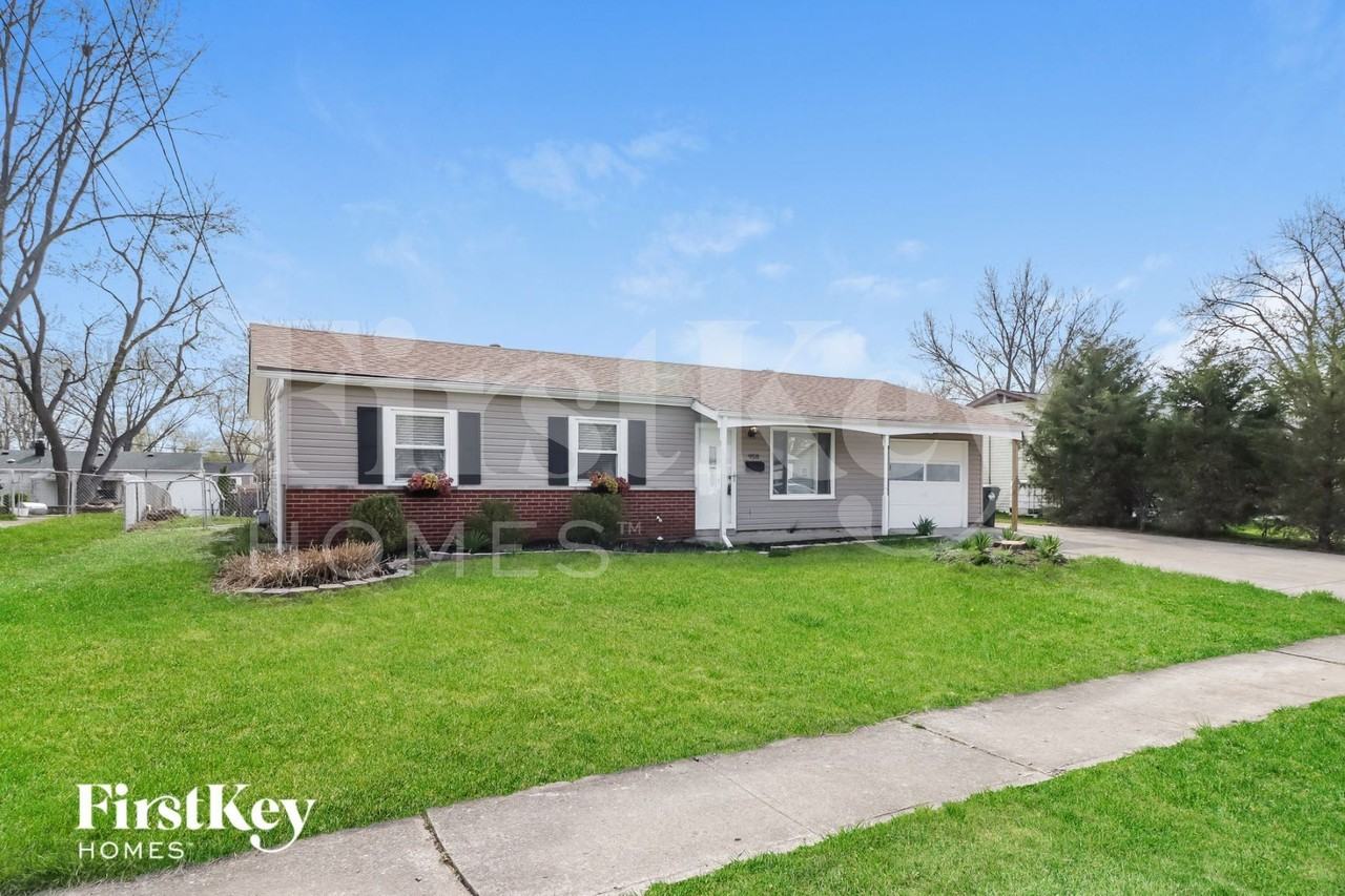 958 Sheffield Dr - Photo 2 of 15
