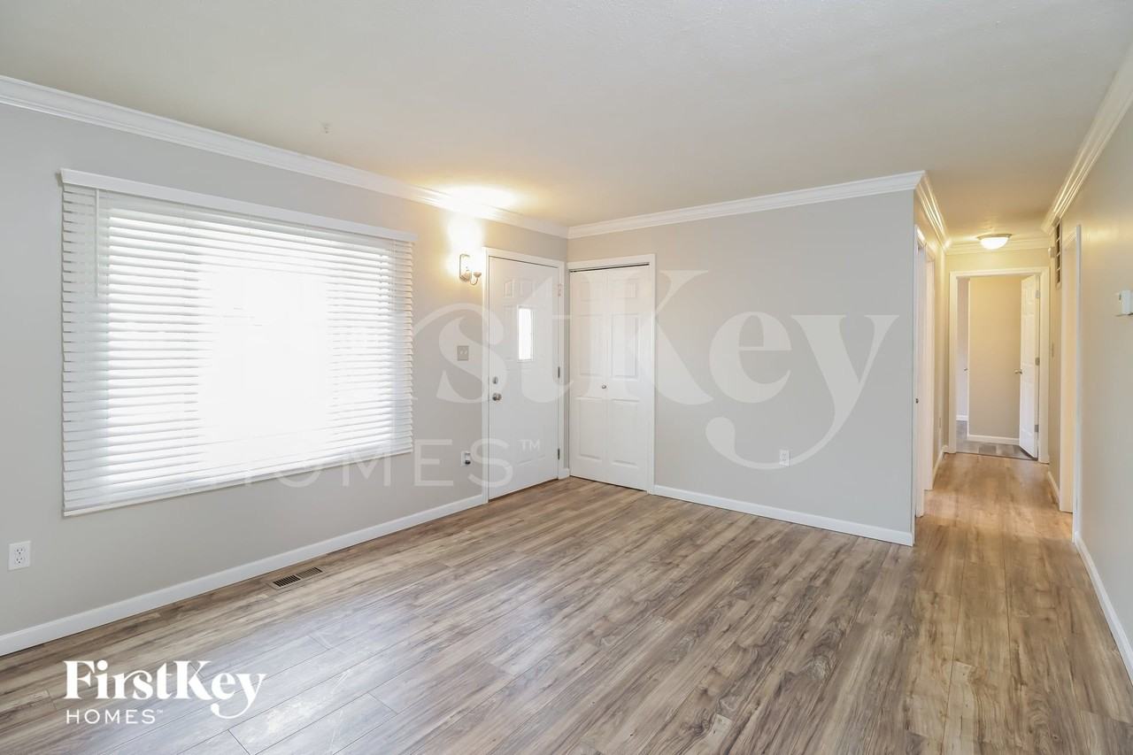 958 Sheffield Dr - Photo 5 of 15