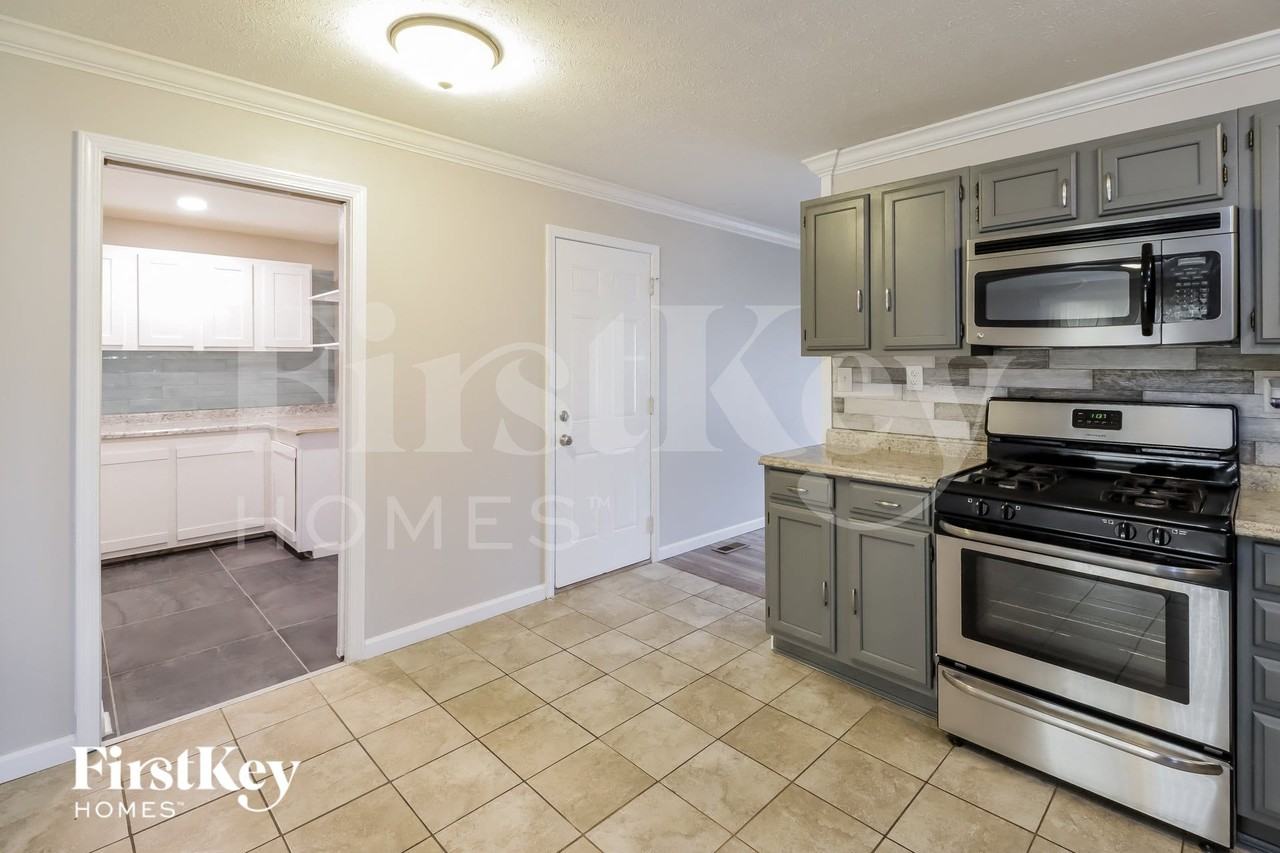 958 Sheffield Dr - Photo 7 of 15