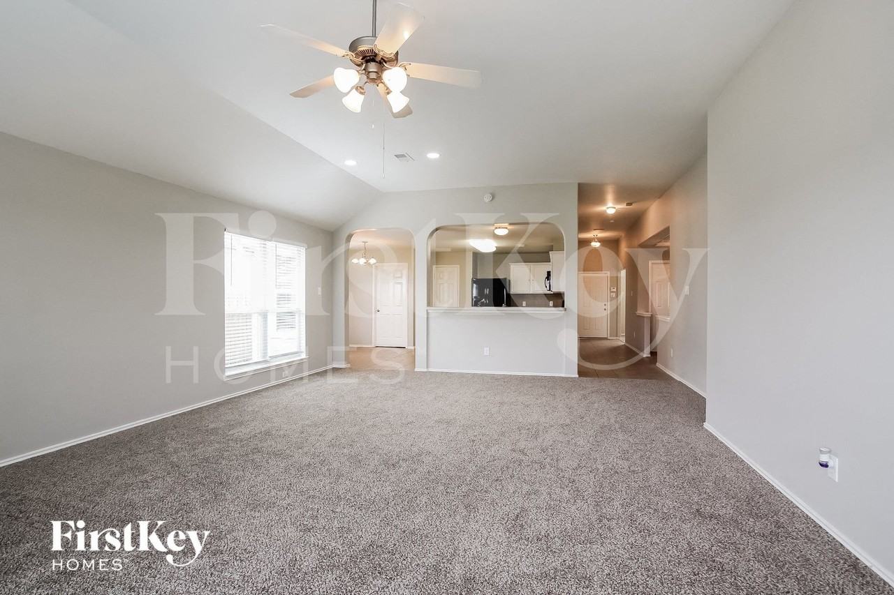 1419 Rosebay Rd - Photo 4 of 15