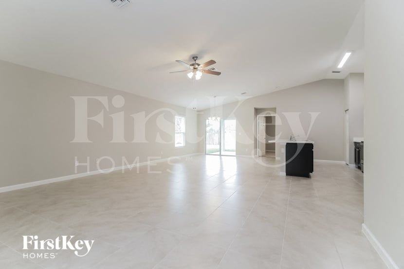 150 Breakwater St Se - Photo 2 of 15