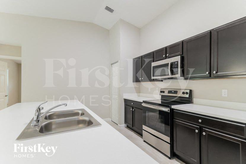 150 Breakwater St Se - Photo 5 of 15