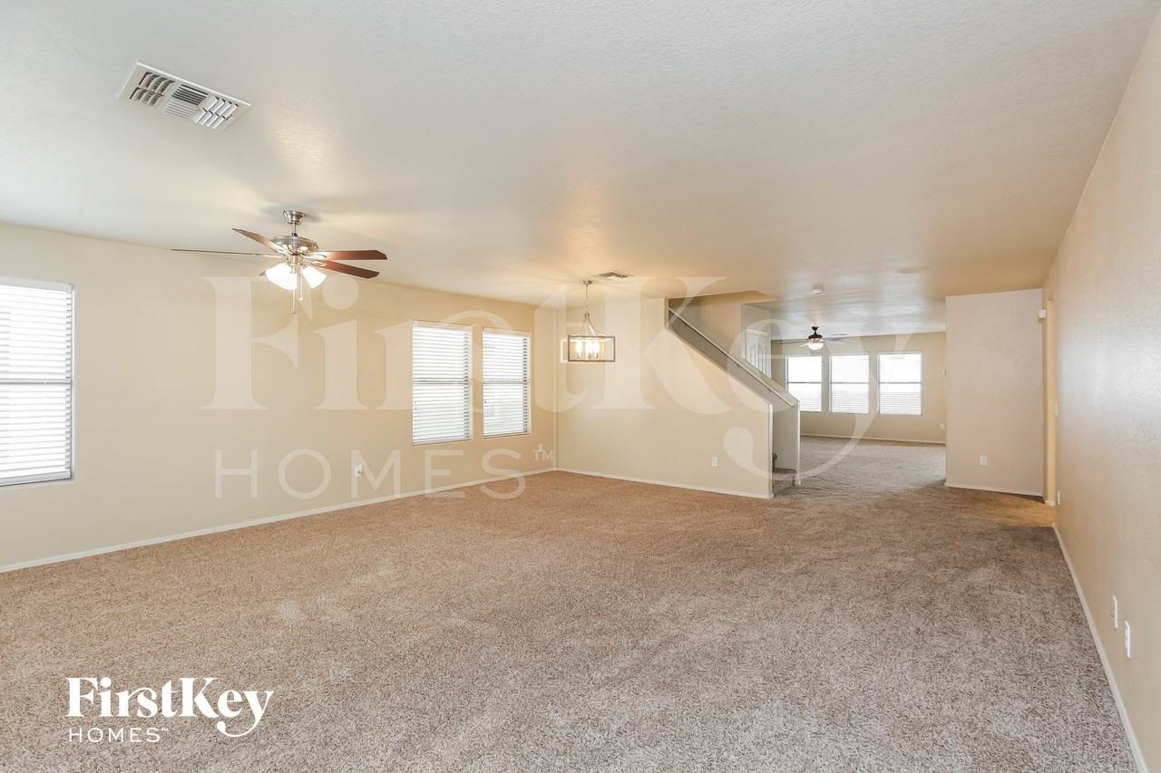 21172 E Avenida Del Valle - Photo 3 of 15