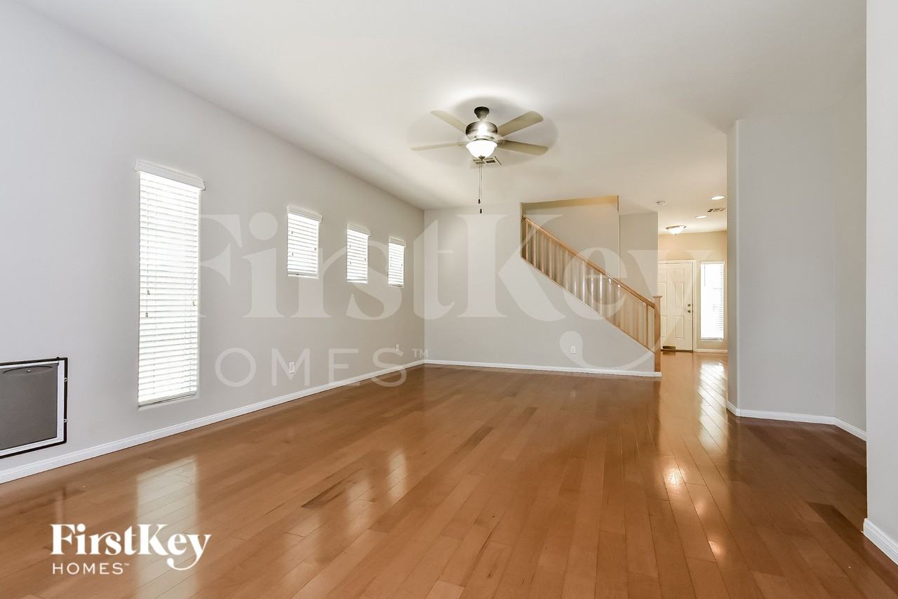 9703 Mount Kenyon St - Photo 3 of 16