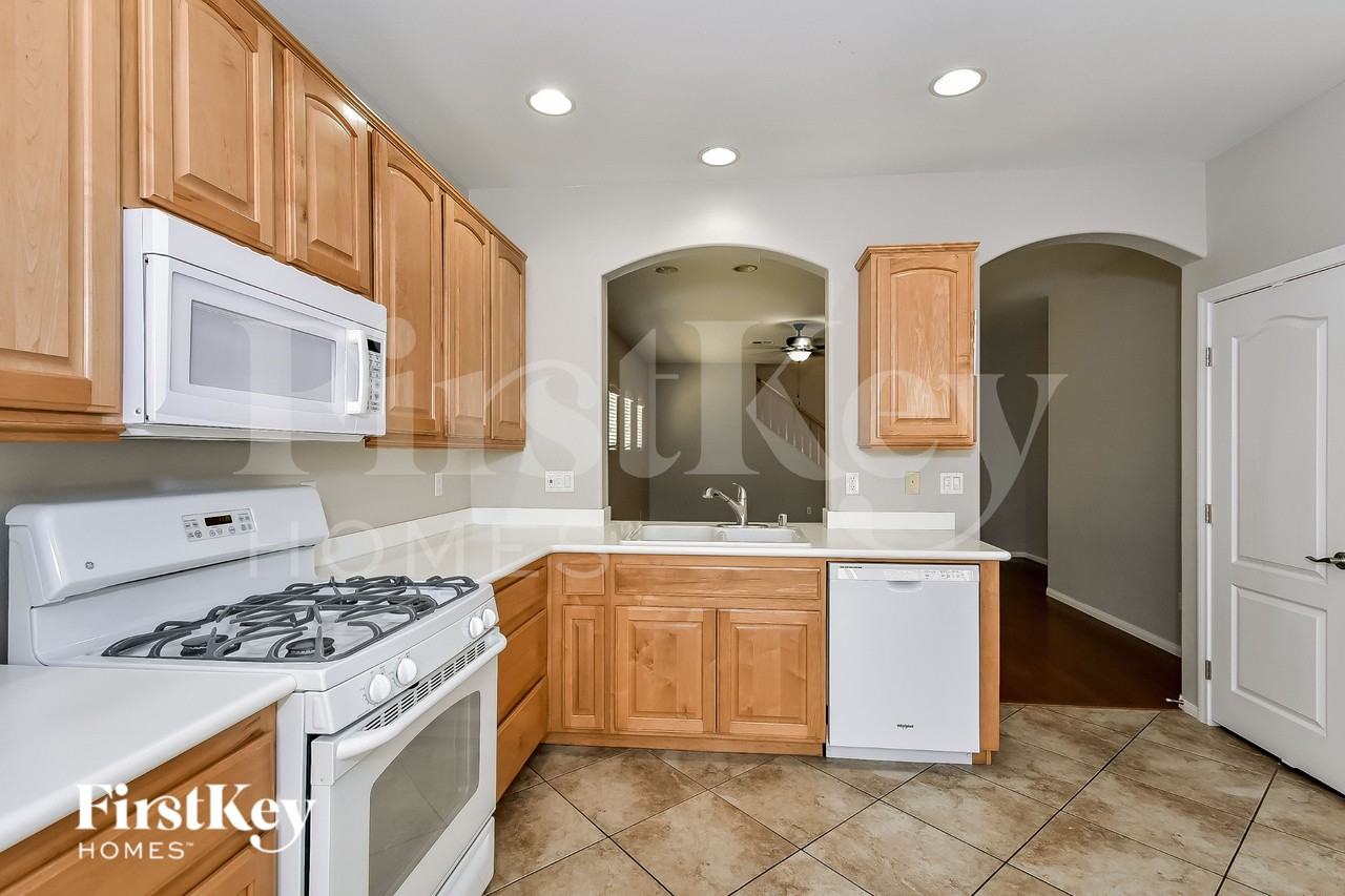 9703 Mount Kenyon St - Photo 6 of 16