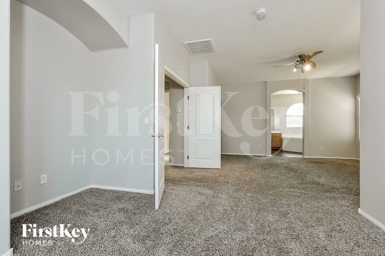 9703 Mount Kenyon St - Photo 7 of 16