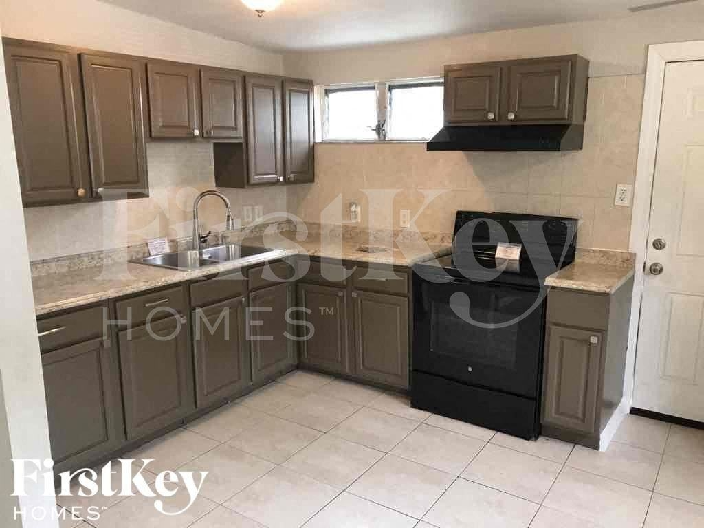 9242 82nd Way - Photo 3 of 13