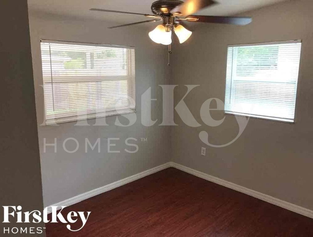 9242 82nd Way - Photo 7 of 13