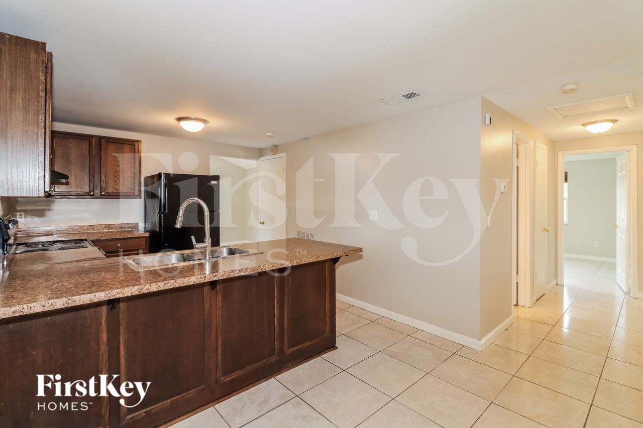 8508 Olympic Ct - Photo 6 of 16