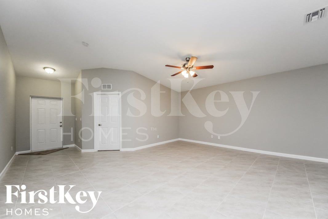 797 Sw Hillsboro Cir - Photo 2 of 15