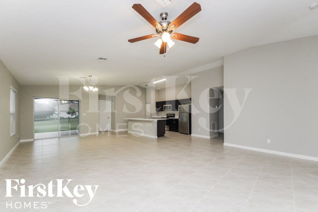 797 Sw Hillsboro Cir - Photo 3 of 15