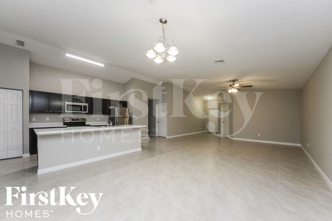 797 Sw Hillsboro Cir - Photo 4 of 15