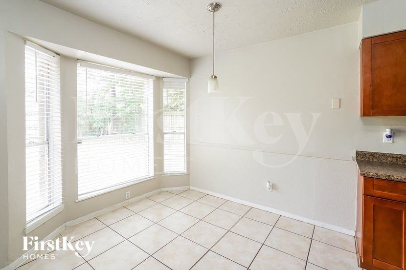 7603 Stamen Dr - Photo 5 of 15