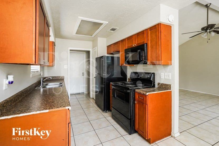 7603 Stamen Dr - Photo 6 of 15