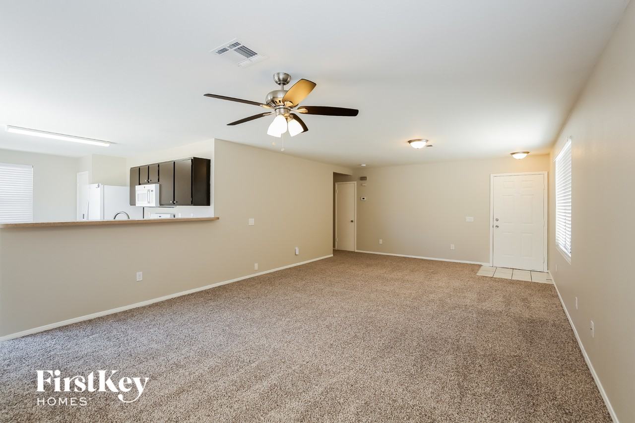 720 Roberta Alecia Ave - Photo 3 of 15