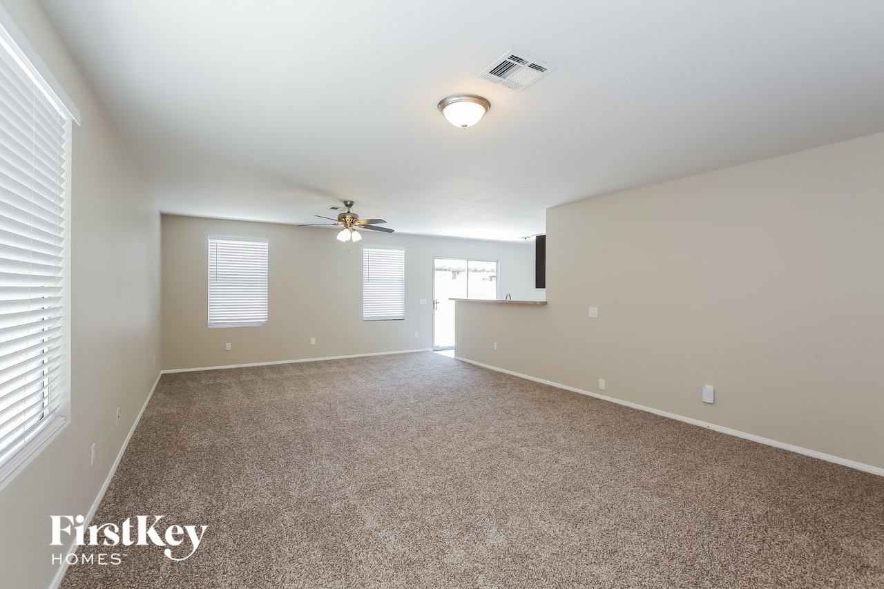 720 Roberta Alecia Ave - Photo 4 of 15