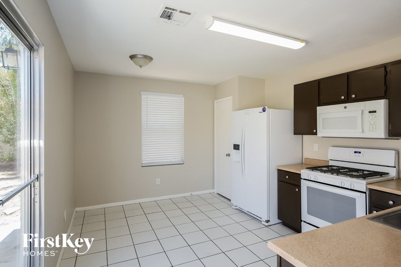 720 Roberta Alecia Ave - Photo 5 of 15