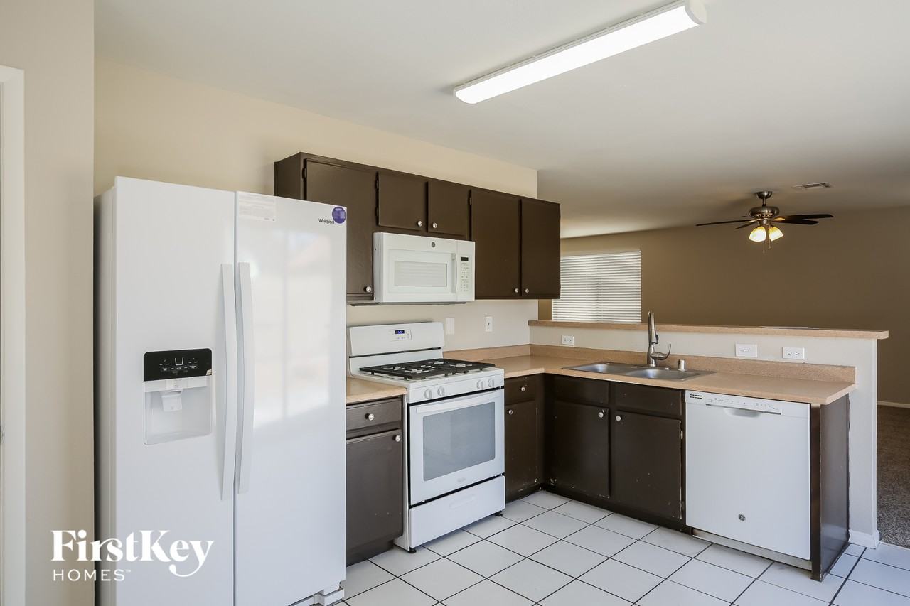 720 Roberta Alecia Ave - Photo 6 of 15