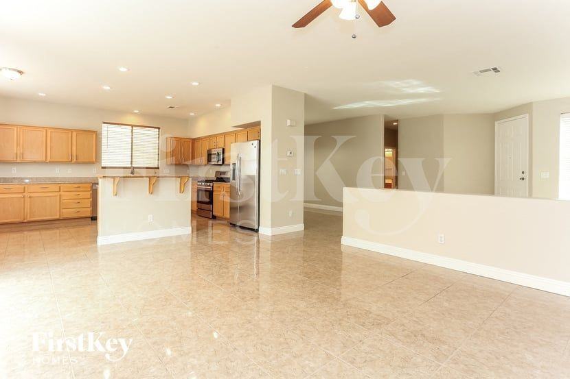6857 N Campbell Rd - Photo 3 of 15