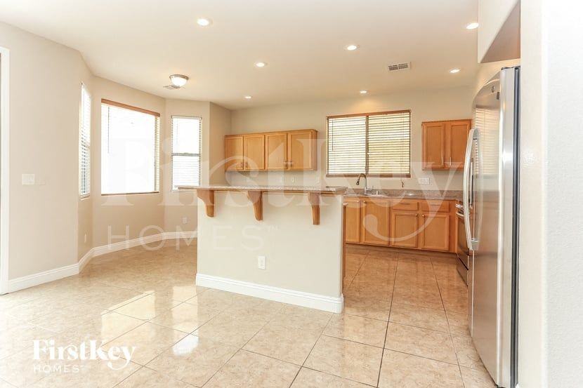 6857 N Campbell Rd - Photo 4 of 15