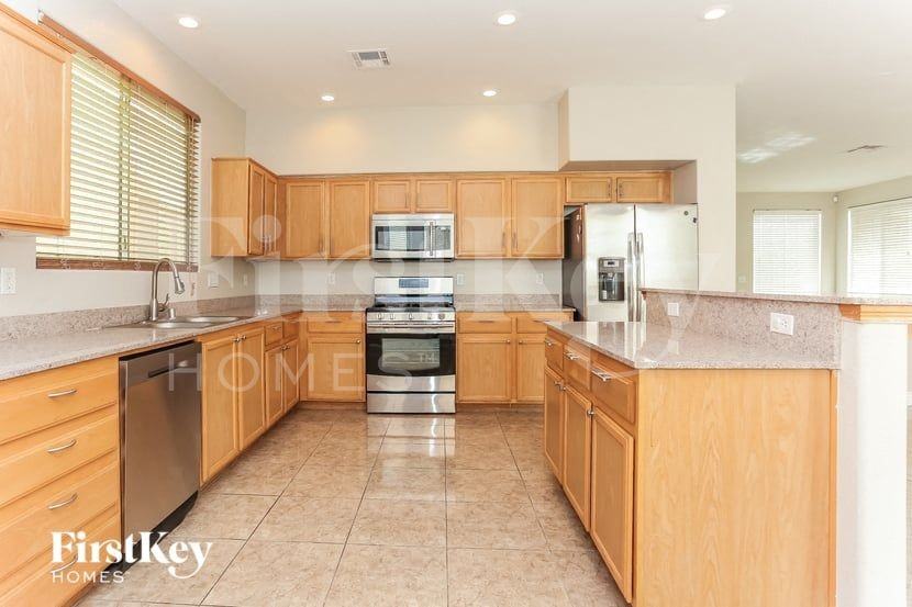 6857 N Campbell Rd - Photo 5 of 15