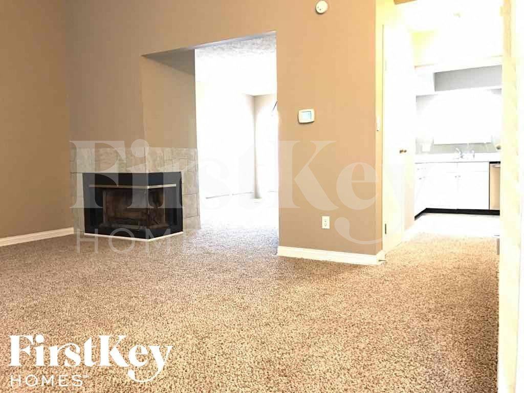 5683 Colonist Cir - Photo 3 of 18