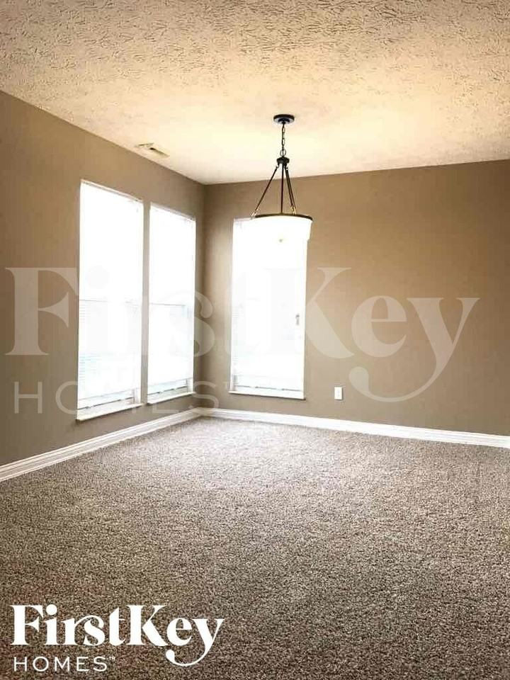 5683 Colonist Cir - Photo 4 of 18