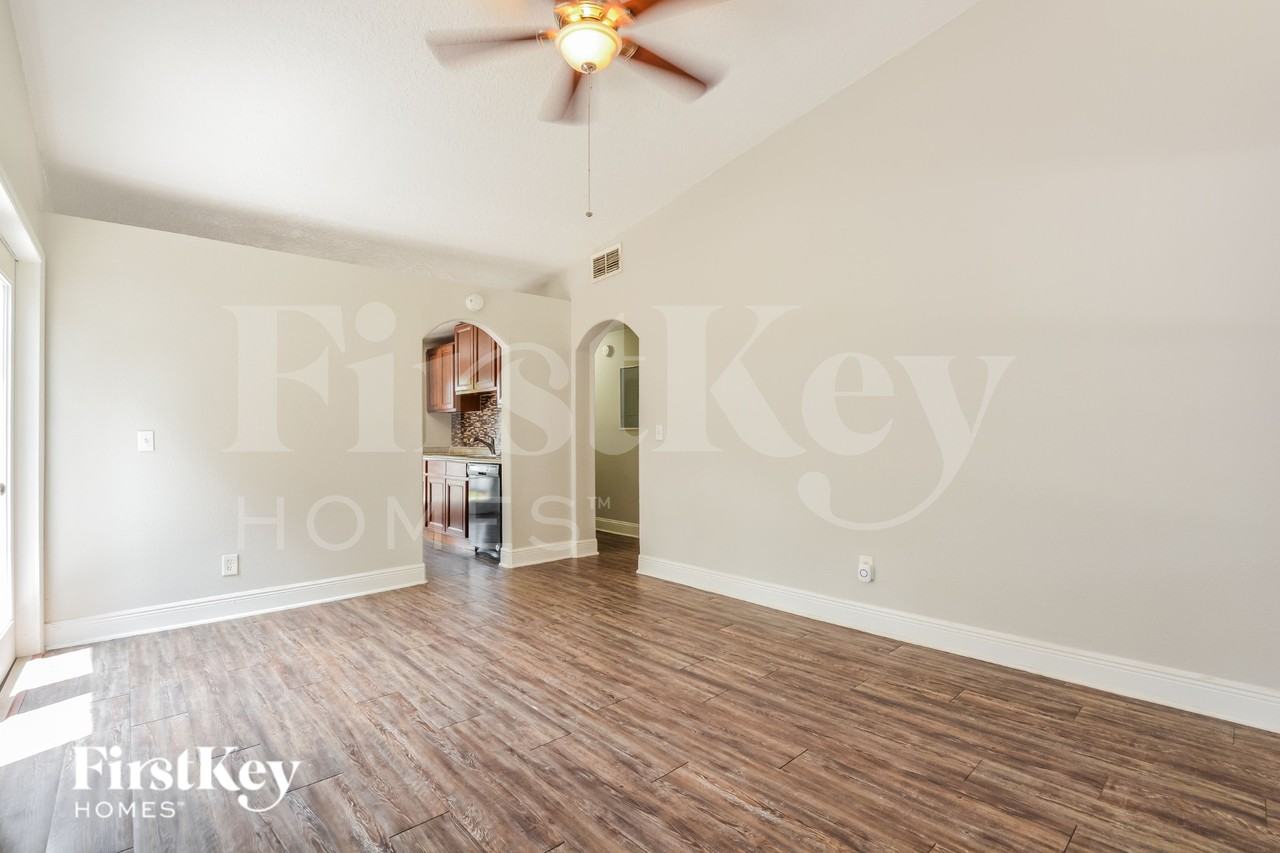 531 Martin Place Blvd - Photo 2 of 16