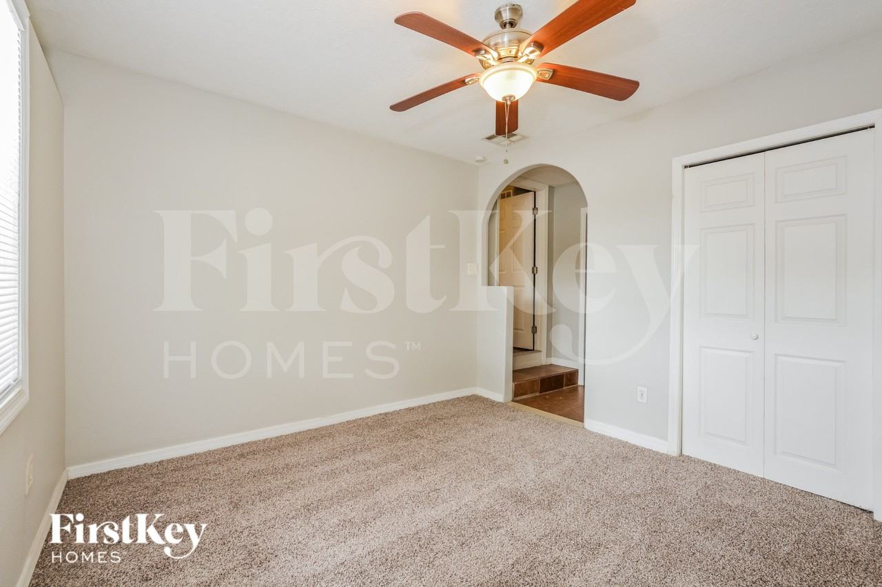 531 Martin Place Blvd - Photo 6 of 16