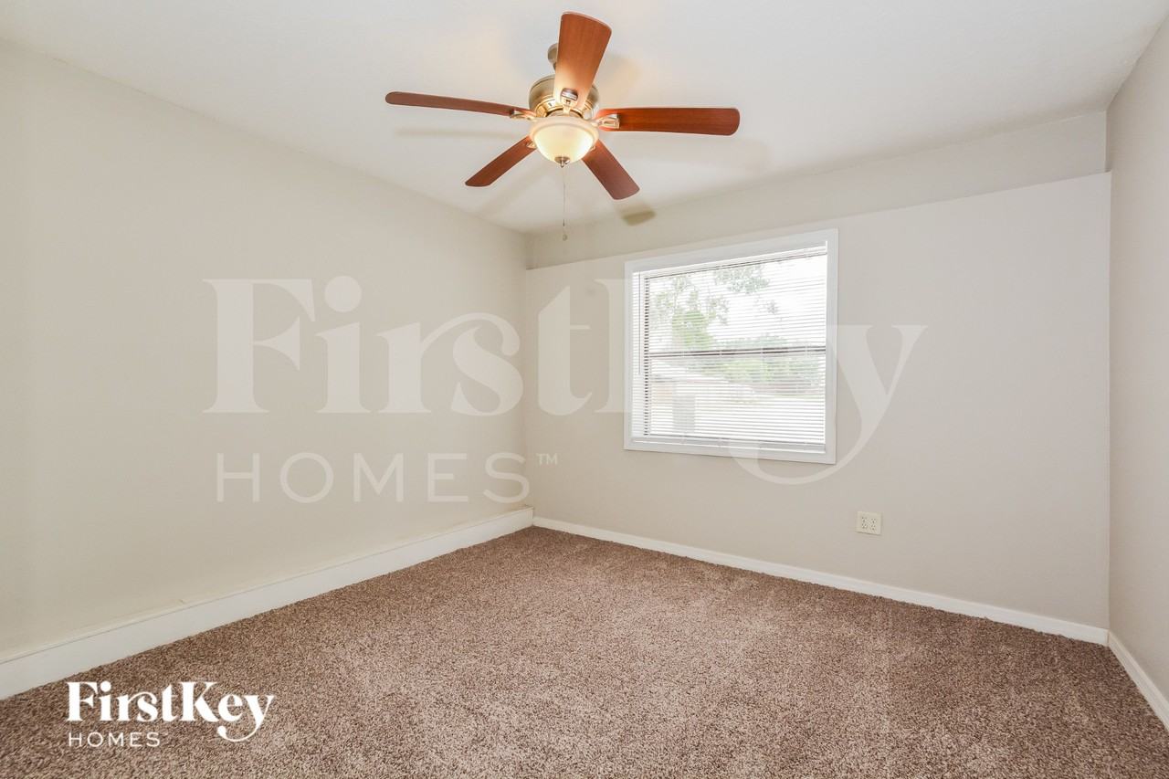 531 Martin Place Blvd - Photo 7 of 16