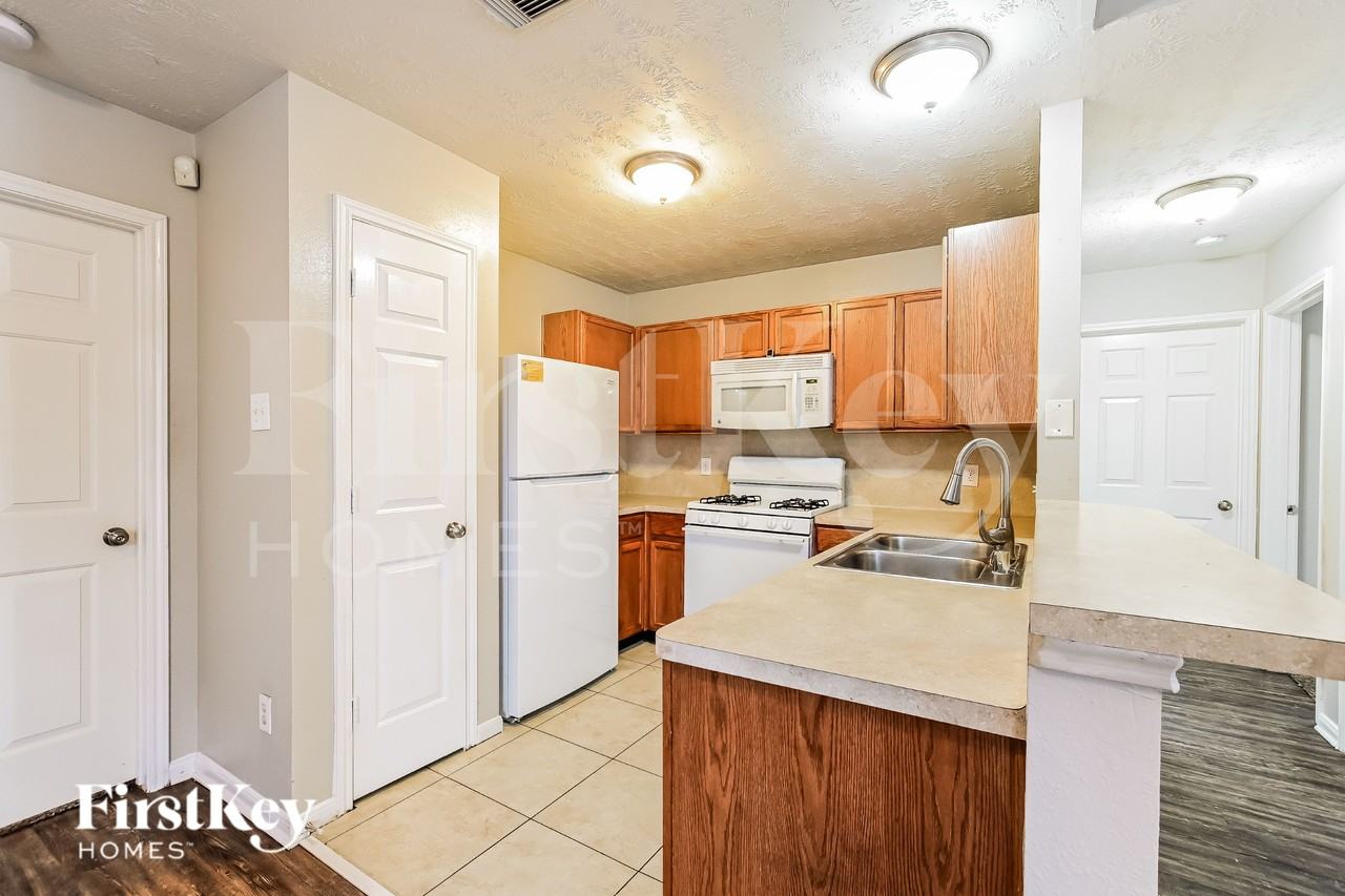 507 Richcrest Dr - Photo 3 of 16